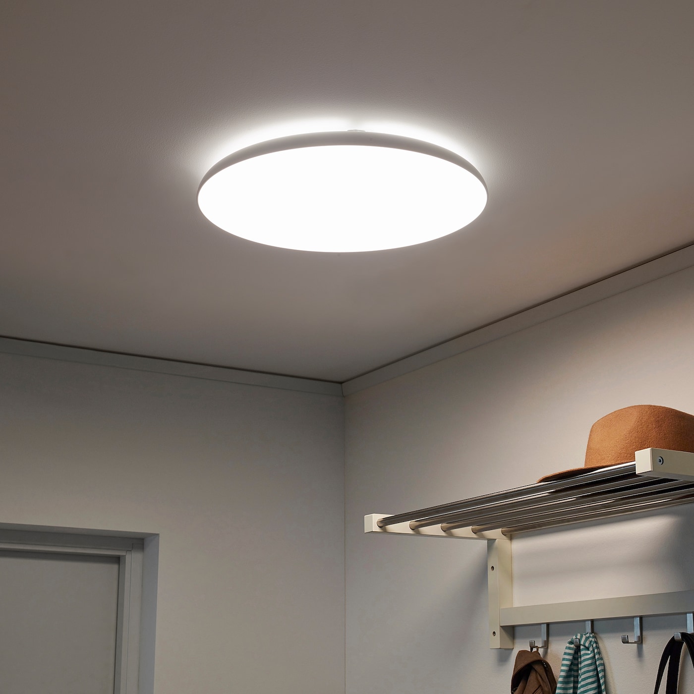 A Guide to Installing a Ceiling Light Without Existing Wiring插图