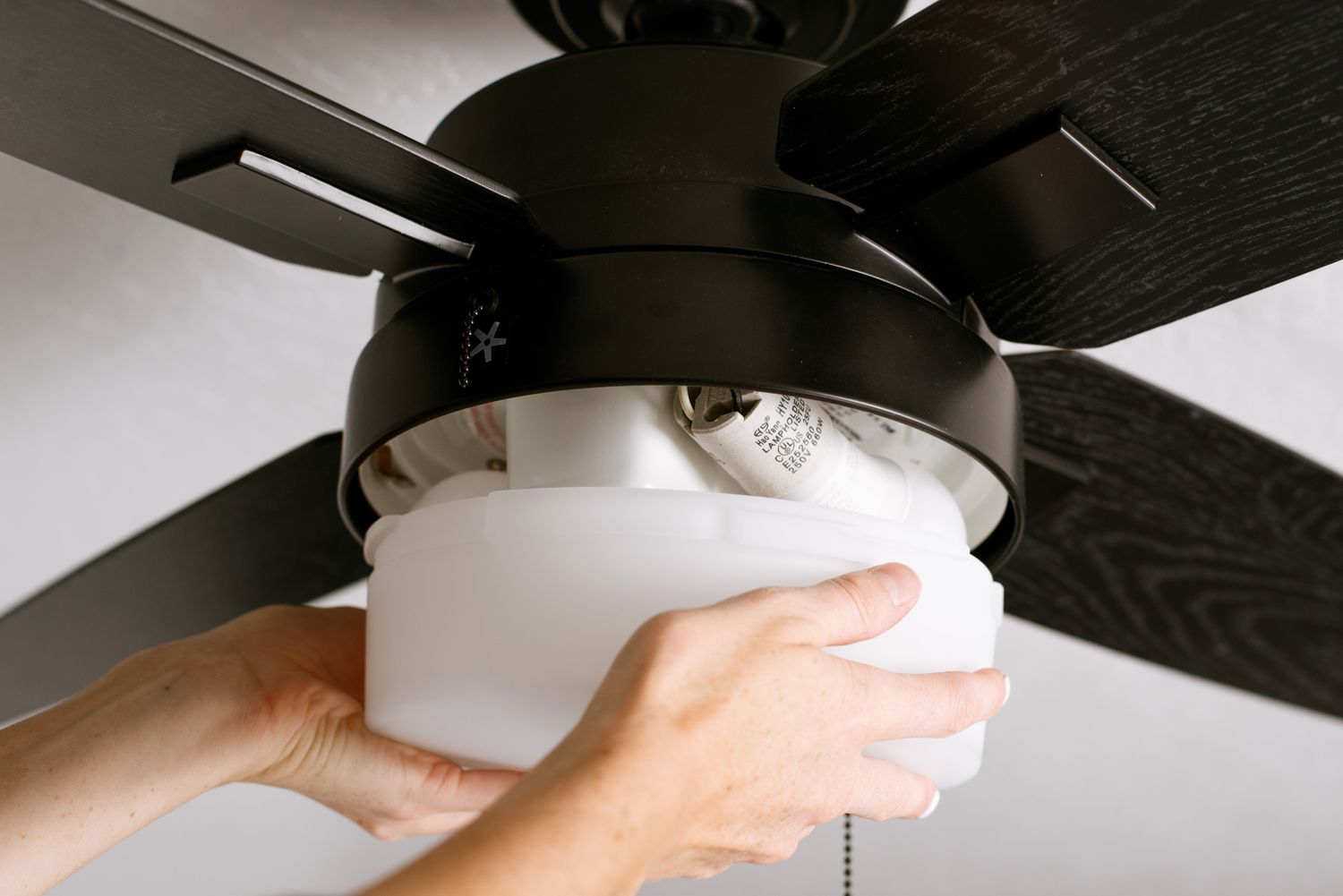 From Light to Breeze: Seamless Light to Ceiling Fan Conversion插图3