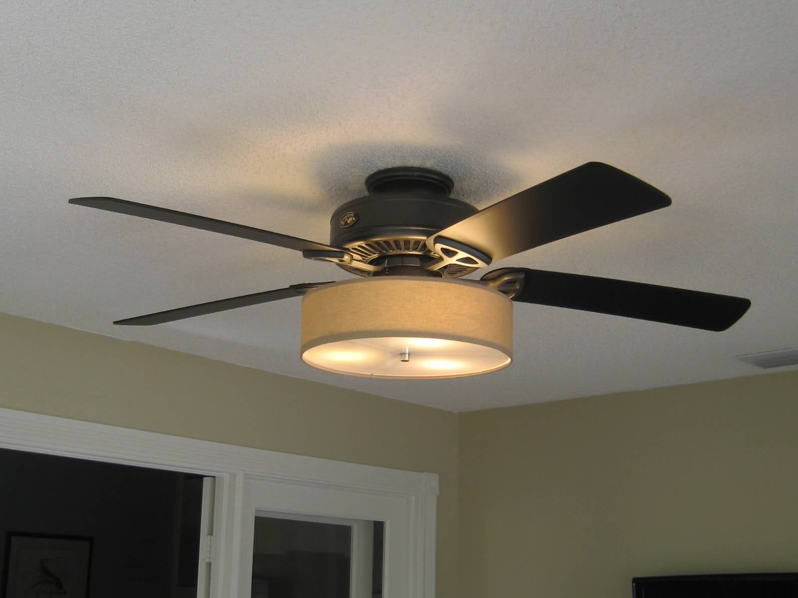 how to replace ceiling fan light