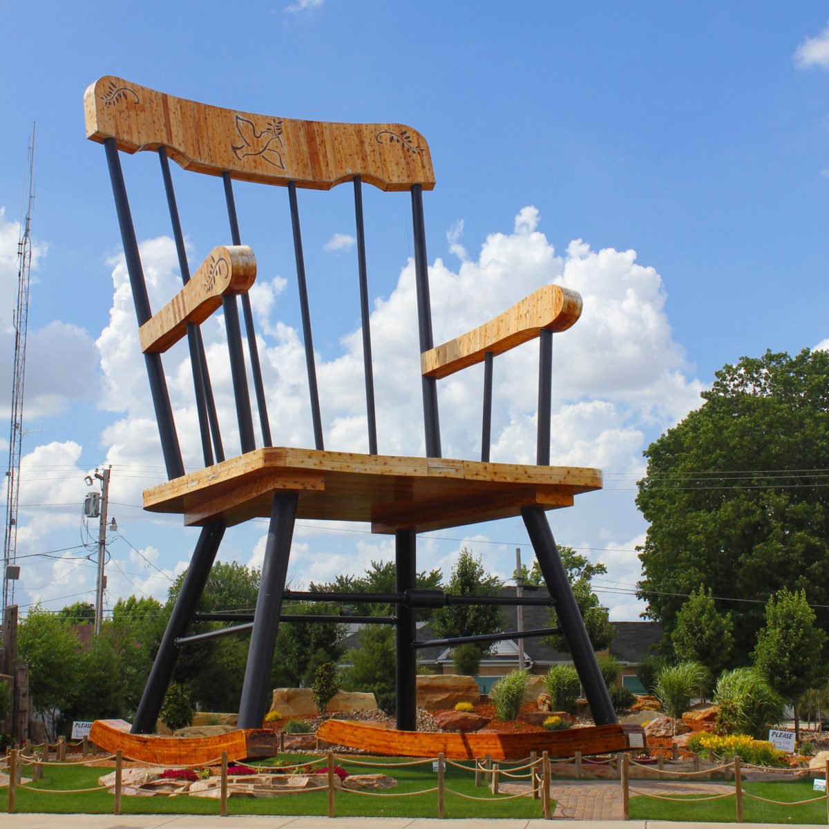 Exploring Wonders: Journey to the World’s Largest Rocking Chair插图3