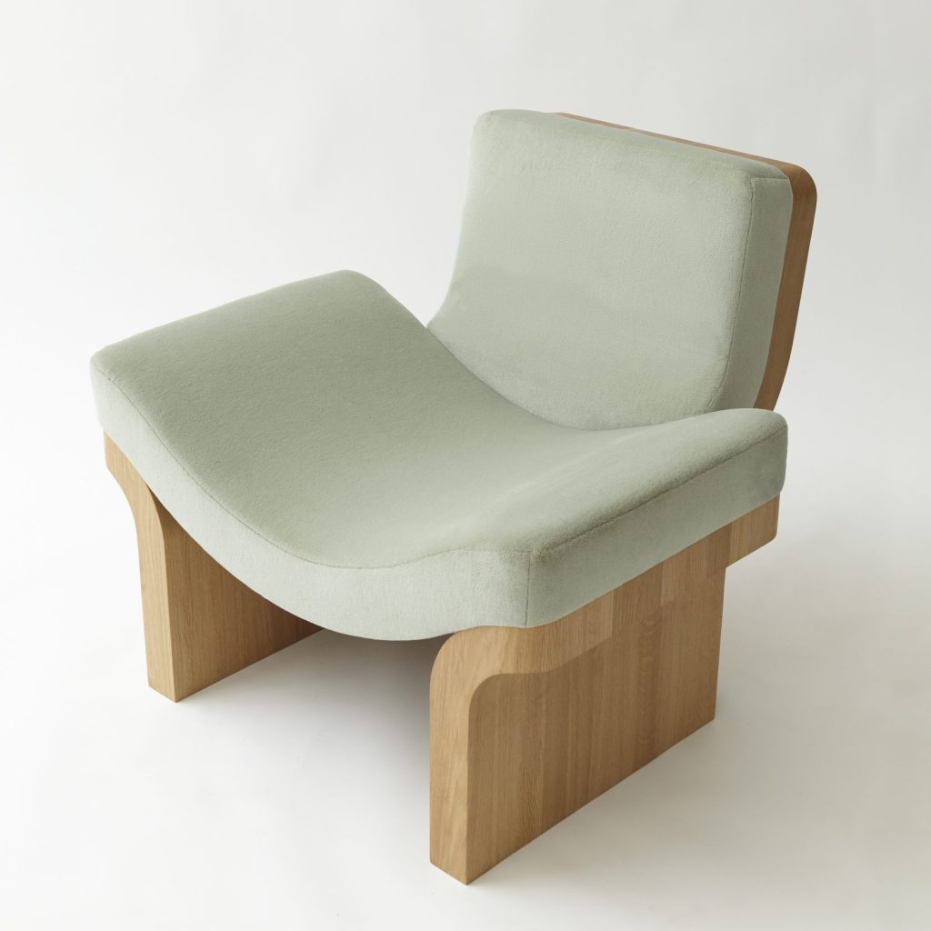 Graceful Seating: The Elegant Bow Chair for Modern Interiors