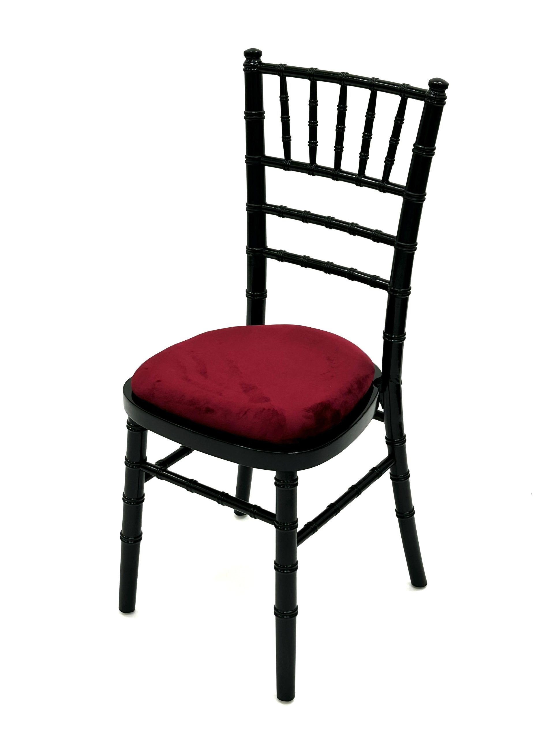 Elegant Seating: The Allure of Black Chiavari Chairs插图3